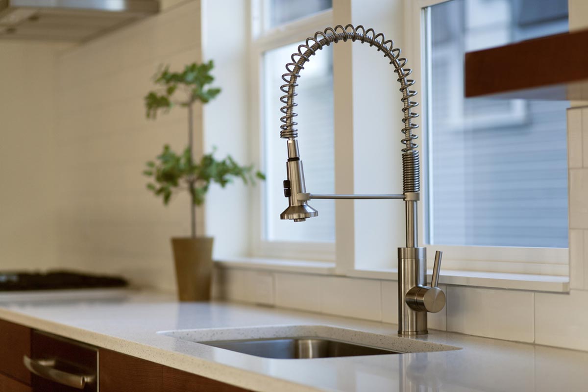How much does a plumber charge to fit a kitchen tap