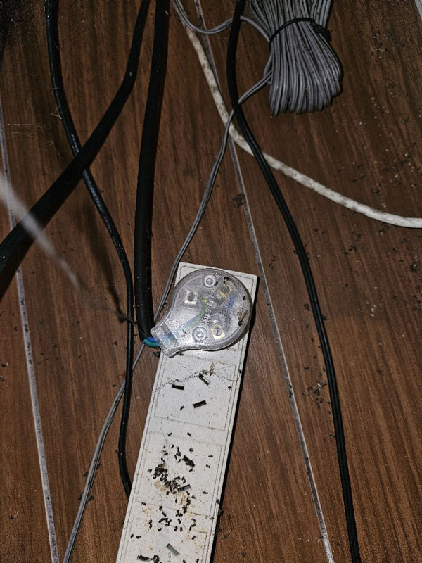 Plug__incorrect_polarity